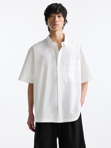 Pull&Bear Comfort fit Button Up Shirt in White: front