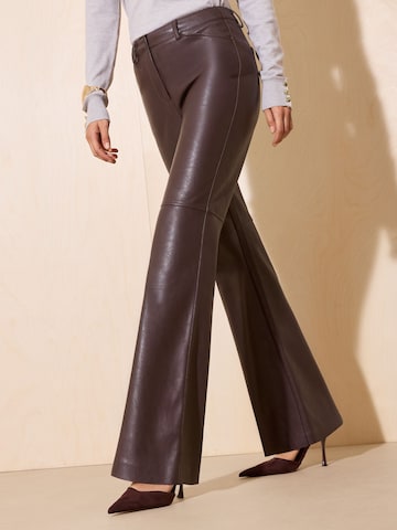 Flared Pantaloni di Friends Like These in marrone: frontale