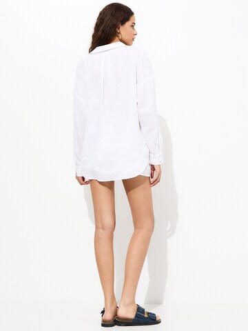 Chemisier Pull&Bear en blanc