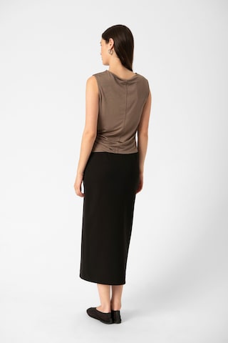 SOAKED IN LUXURY Top 'SLClara' – hnědá
