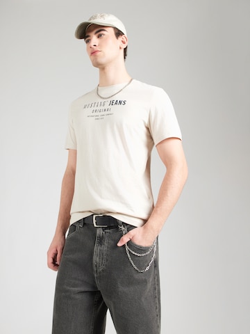 MUSTANG - Camiseta 'AUSTIN' en beige: frente