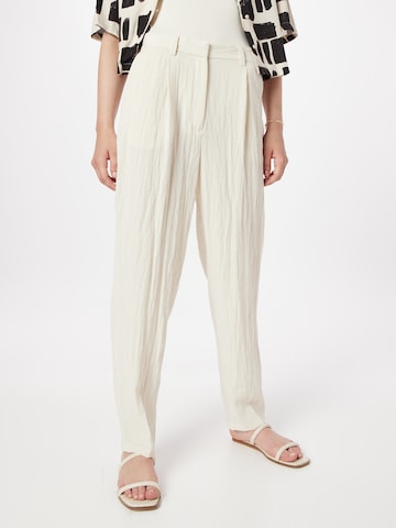 Monki Loose fit Pleat-front trousers in White: front