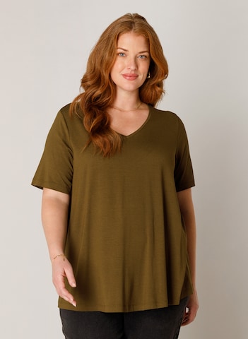 BASE LEVEL CURVY Shirt in Green: front
