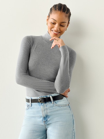 Next Tröja i grå: framsida