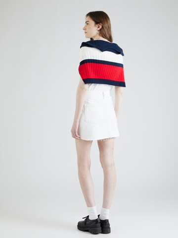 Tommy Jeans - Falda en blanco