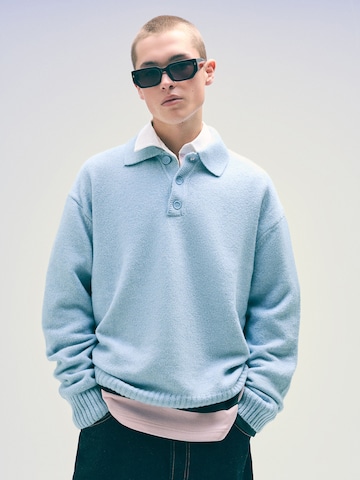 Pull-over 'CUELLO' Bershka en bleu : devant