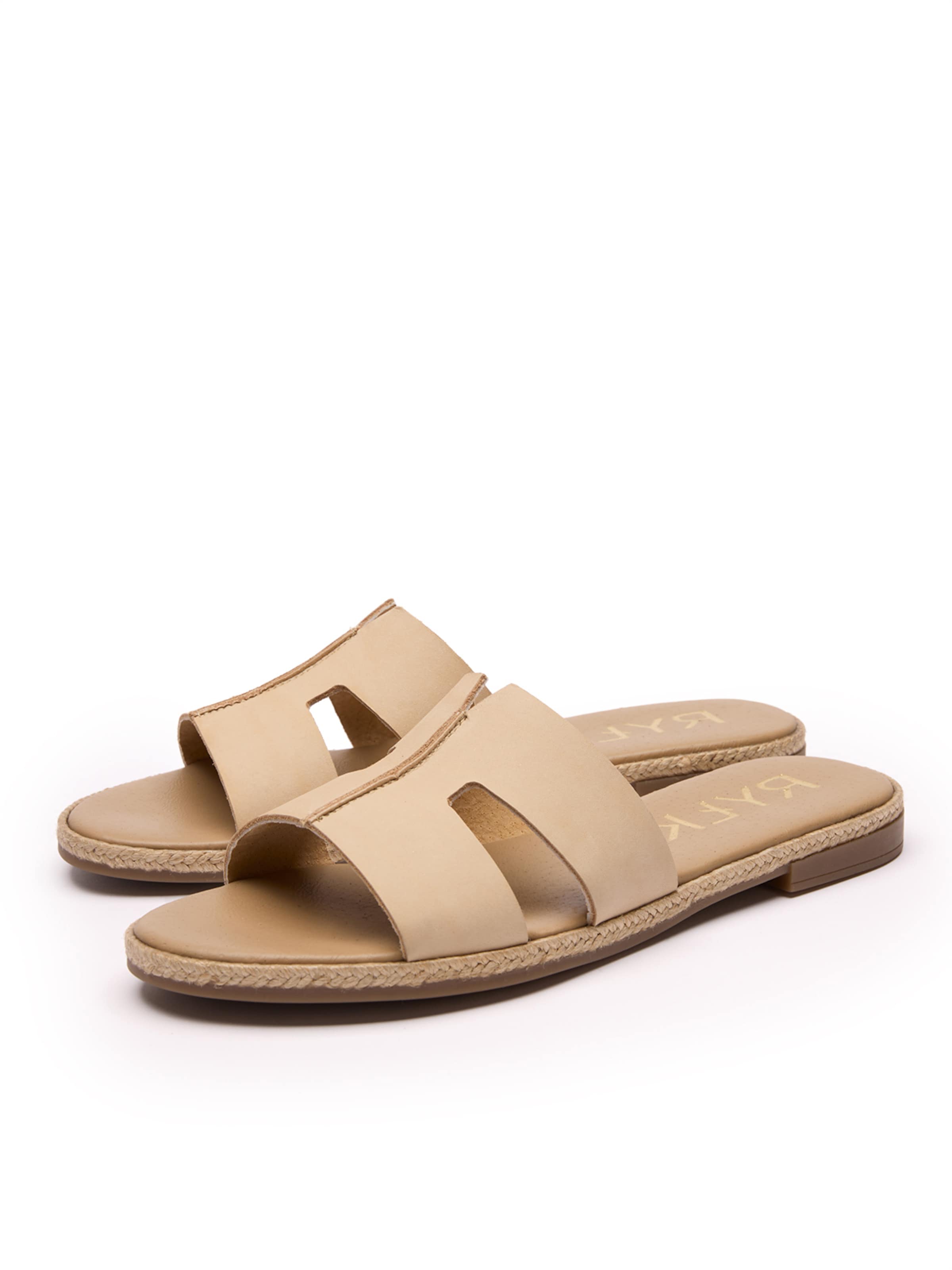 RYŁKO Klapki w kolorze beżowy