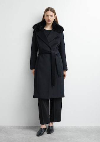 COMMA Between-seasons coat in Black: front