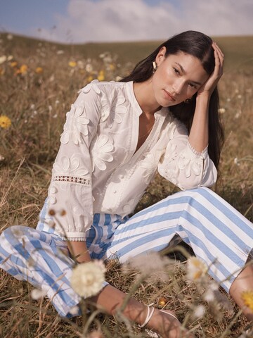 love & roses Blouse in Wit