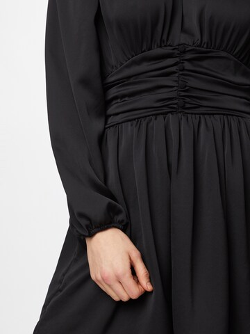 Robe de cocktail 'Victoria' Gina Tricot en noir