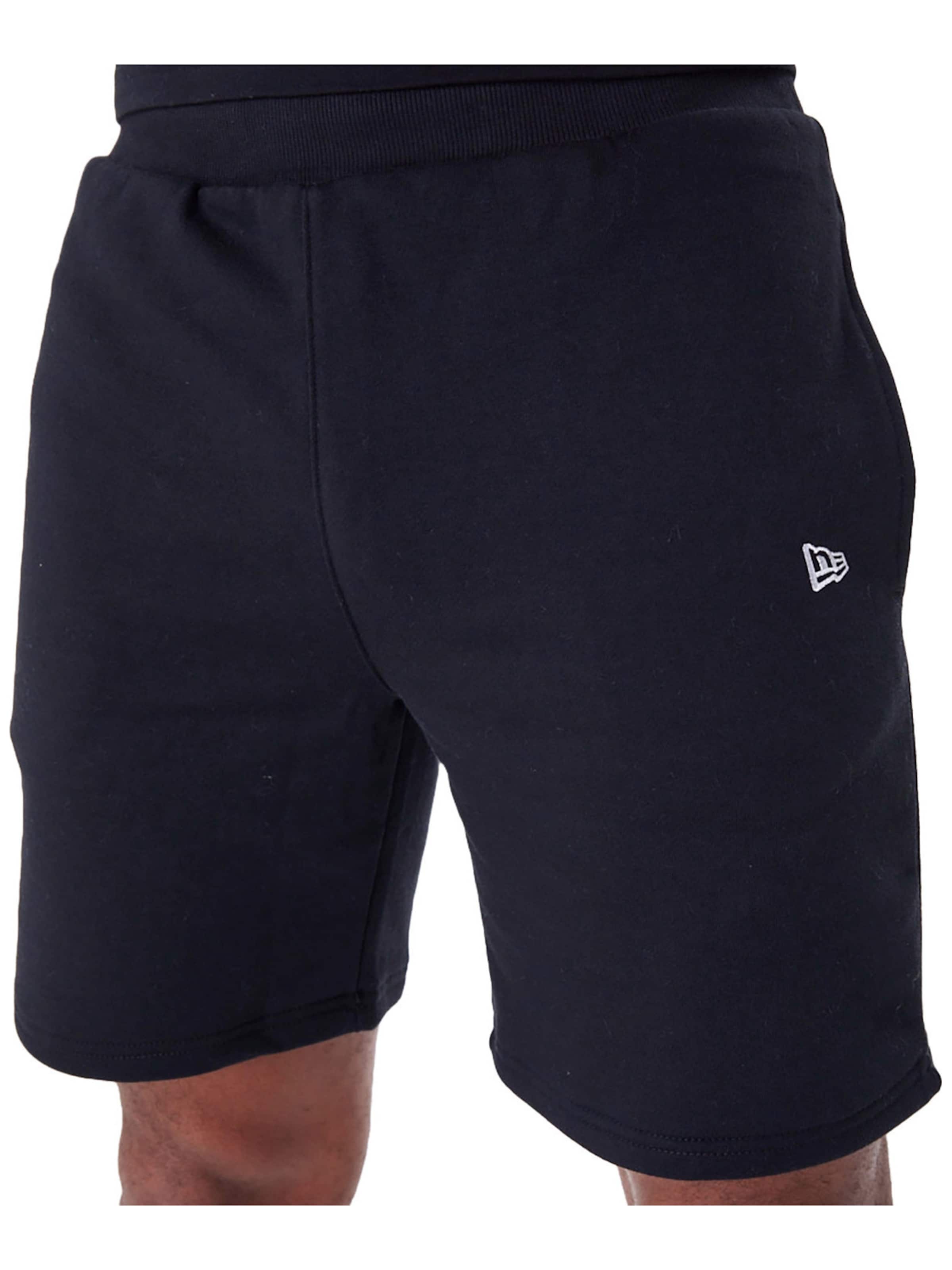 regular Pantaloni sportivi 'New Era Essentls Short' di NEW ERA in nero: frontale
