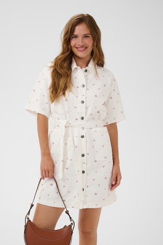 Kaffe - Vestidos camiseiros 'KAFlora' em branco: frente