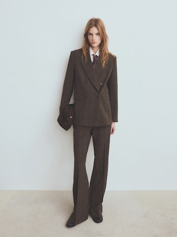 Tapered Pantaloni con piega frontale di MANGO in marrone