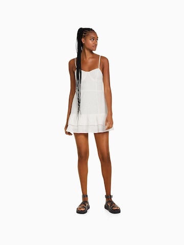 Robe d’été Bershka en blanc