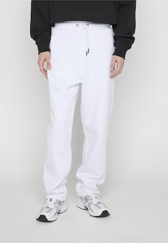 ROCAWEAR Regular Trousers 'Moola' in White: front