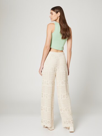 florence by mills exclusive for ABOUT YOU - Loosefit Pantalón 'Meditate' en blanco