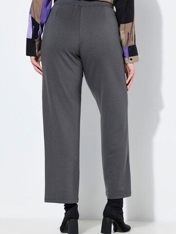 Ulla Popken Szabványos Ráncos nadrág - szürke