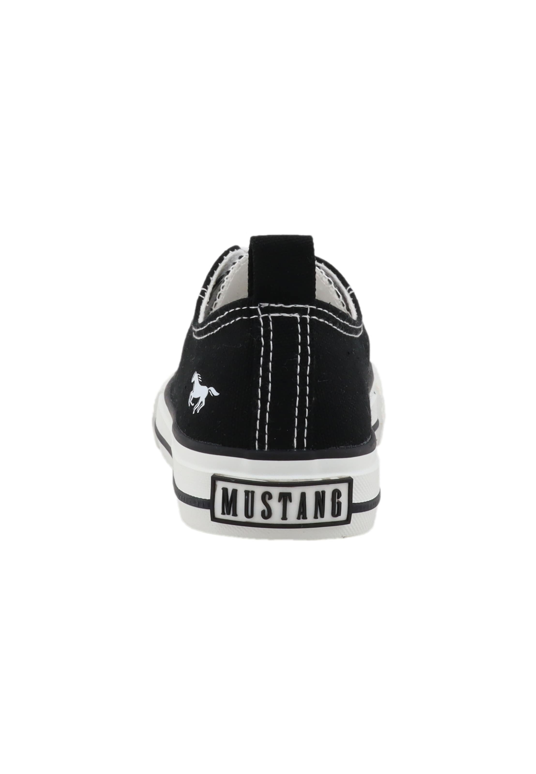 MUSTANG Sportcipő - fekete