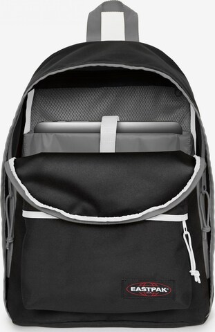 EASTPAK Reppu värissä musta