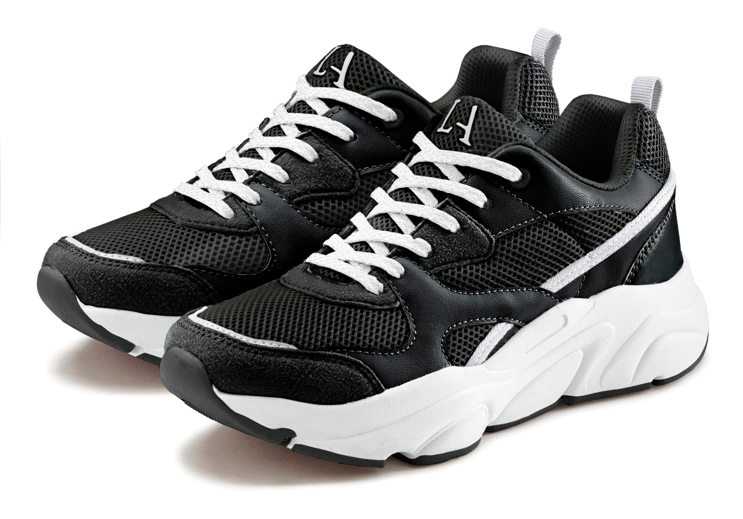 LASCANA Ниски маратонки в черно