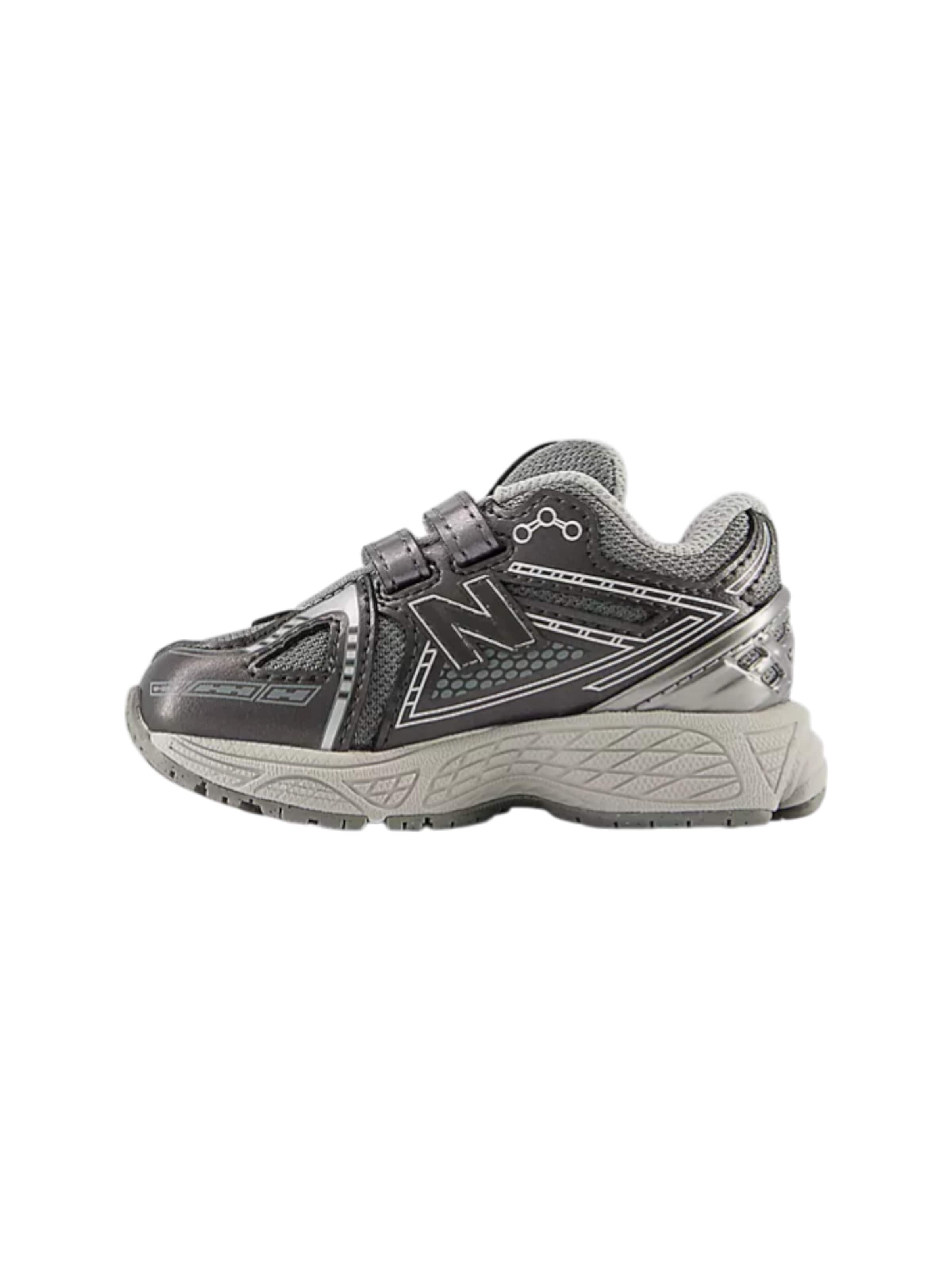 Scarpa sportiva di new balance in nero