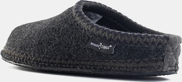 Minnetonka Slipper 'Winslet' in Grau