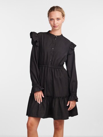 Rochie tip bluză 'SIRASI' de la PIECES pe negru: față