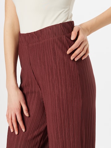 Gina Tricot Loose fit Trousers 'Sissi' in Brown