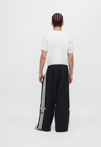 juoda ADIDAS ORIGINALS Plačios klešnės Klostuotos kelnės 'ADIBREAK'