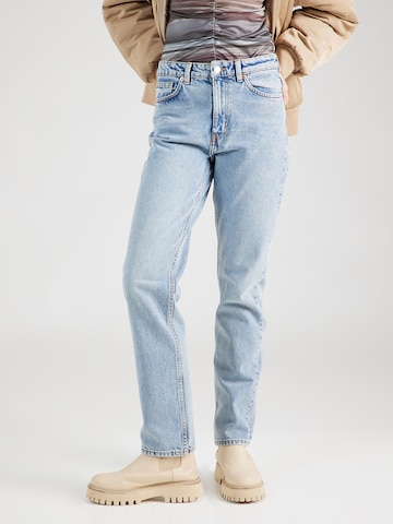 Monki Regular Jeans in Blau: predná strana