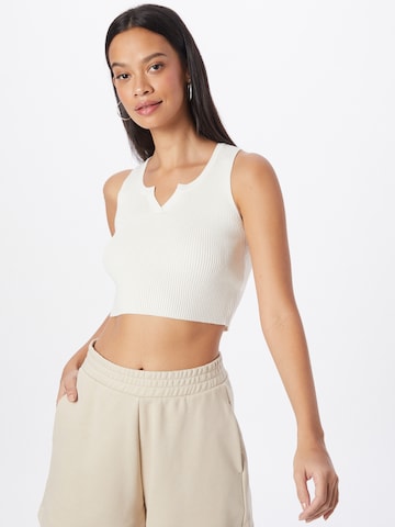 ABOUT YOU Knitted Top 'Line' in White: front