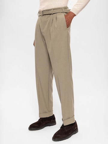 regular Pantaloni con pieghe di Antioch in verde: frontale