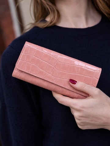 Cheval Firenze Wallet 'COSMO CROC' in Pink: front