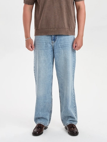 Dxnmxrk - Loosefit Vaquero 'DXHector Relaxed Fit Jeans Blue' en azul: frente