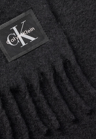 Calvin Klein - Chal en negro