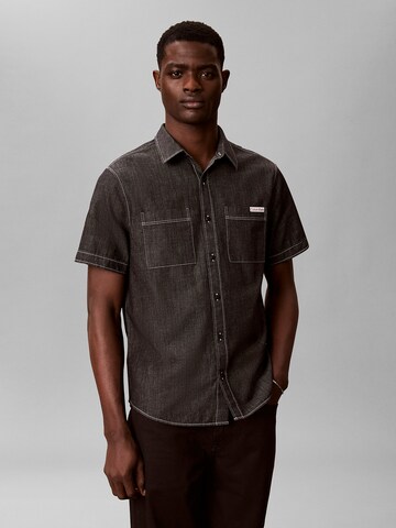 Coupe regular Chemise Calvin Klein Jeans en noir : devant