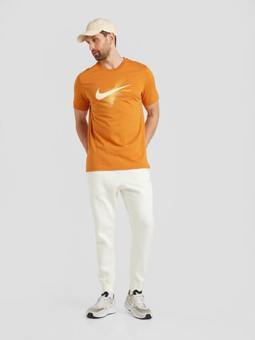 Tricou 'SWOOSH' de la Nike Sportswear pe portocaliu