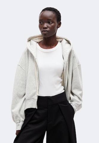 Pull&Bear Barrel Pleat-Front Pants in Black: front