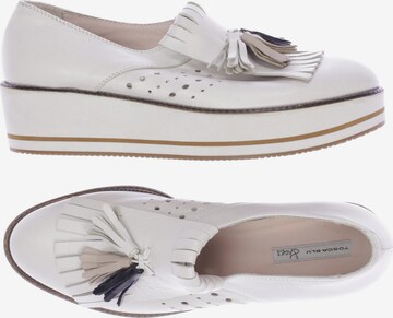 TOSCA BLU Flats & Loafers in 38 in White: front