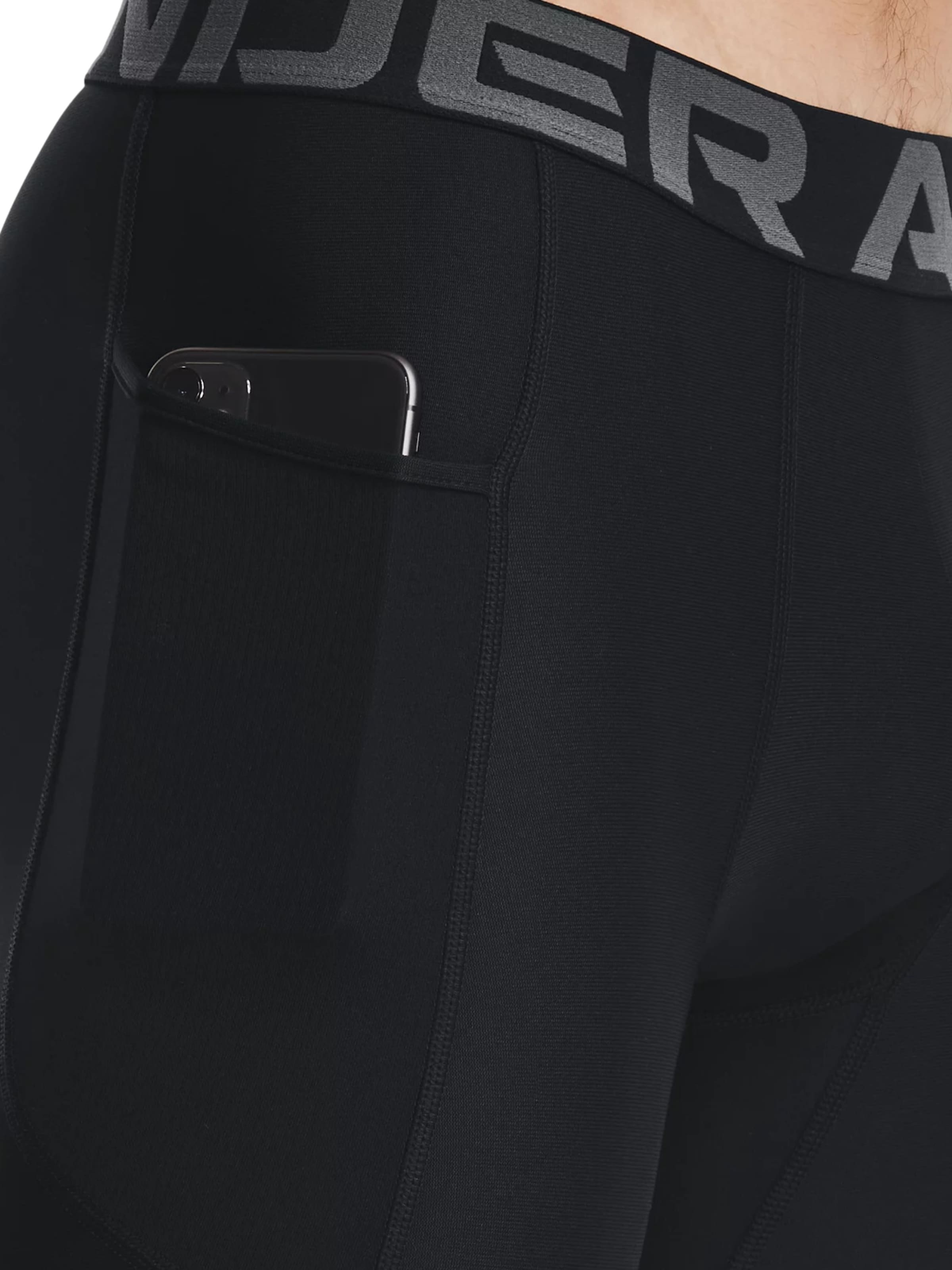 Skinny Pantaloni sportivi di UNDER ARMOUR in nero