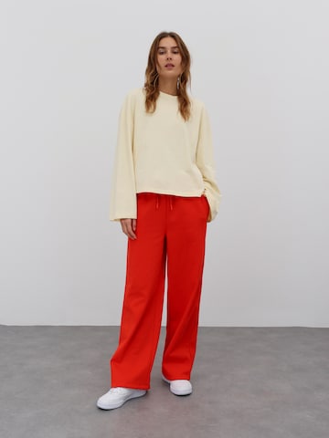 Wide leg Pantaloni 'Sascha' di EDITED in rosso