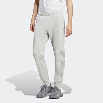 Effilé Pantalon de sport 'Rekive' ADIDAS ORIGINALS en gris : devant