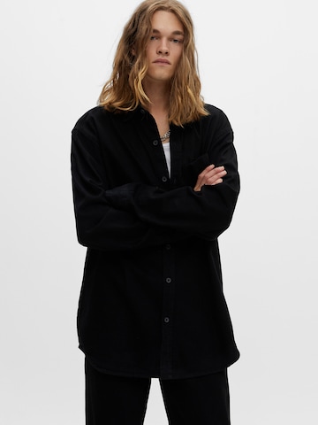 Pull&Bear Comfort fit Button Up Shirt in Black: front