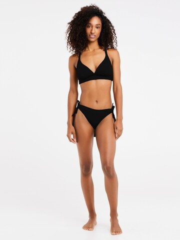 PROTEST Triangel Bikinitop 'MM PATIO' in Schwarz