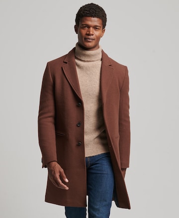 Manteau d’hiver Superdry en marron : devant