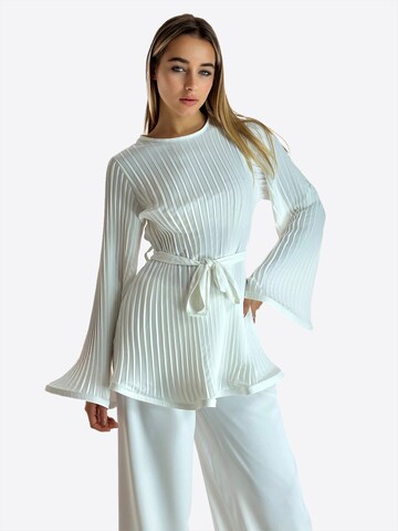 Elara Hausanzug in Weiß