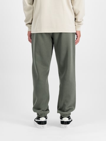 Effilé Pantalon ALPHA INDUSTRIES en vert