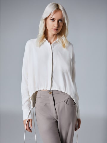 4TAILORS Tričko 'Beth' - Biela: predná strana