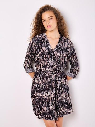 Robe Apricot en gris