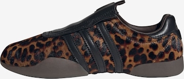 Slip on 'Taekwondo Mei' ADIDAS ORIGINALS en marron : devant